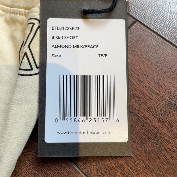 Brand New Brunette The Label Peace Biker Short - Picture 3 of 4